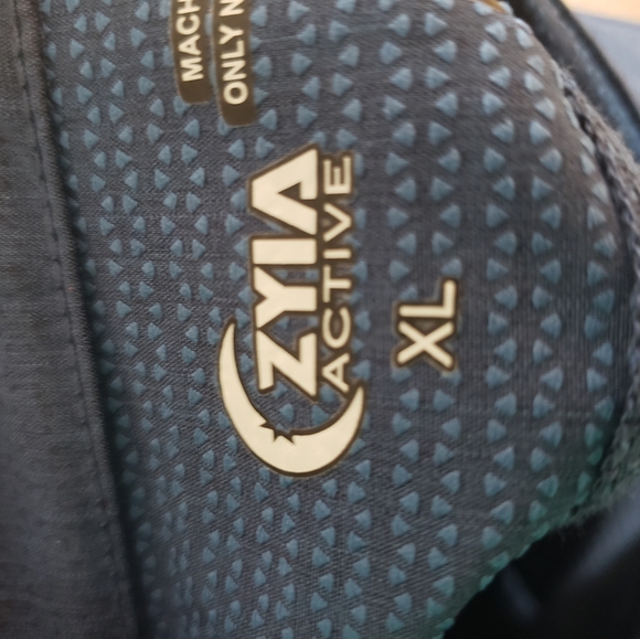 Zyia Not just a Trail Shorts - Picture 3 of 3